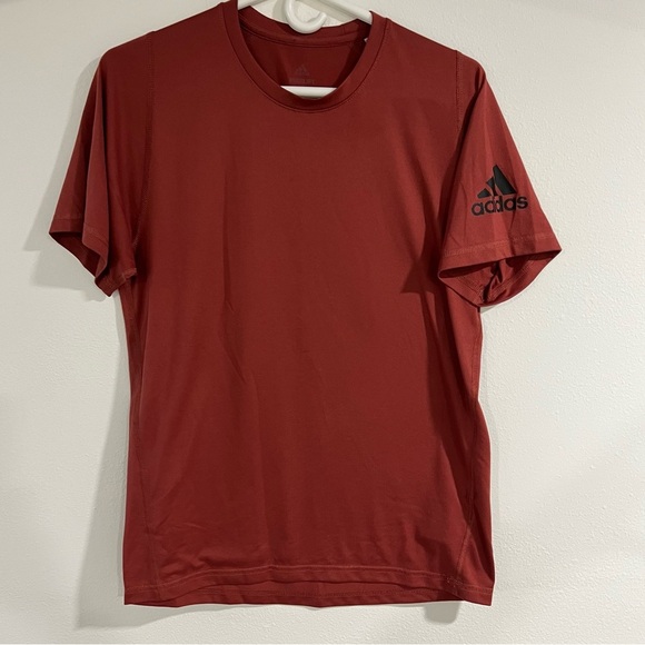 Adidas men Red workout T-Shirt size small loose fitted like new casual wear - Picture 1 of 5